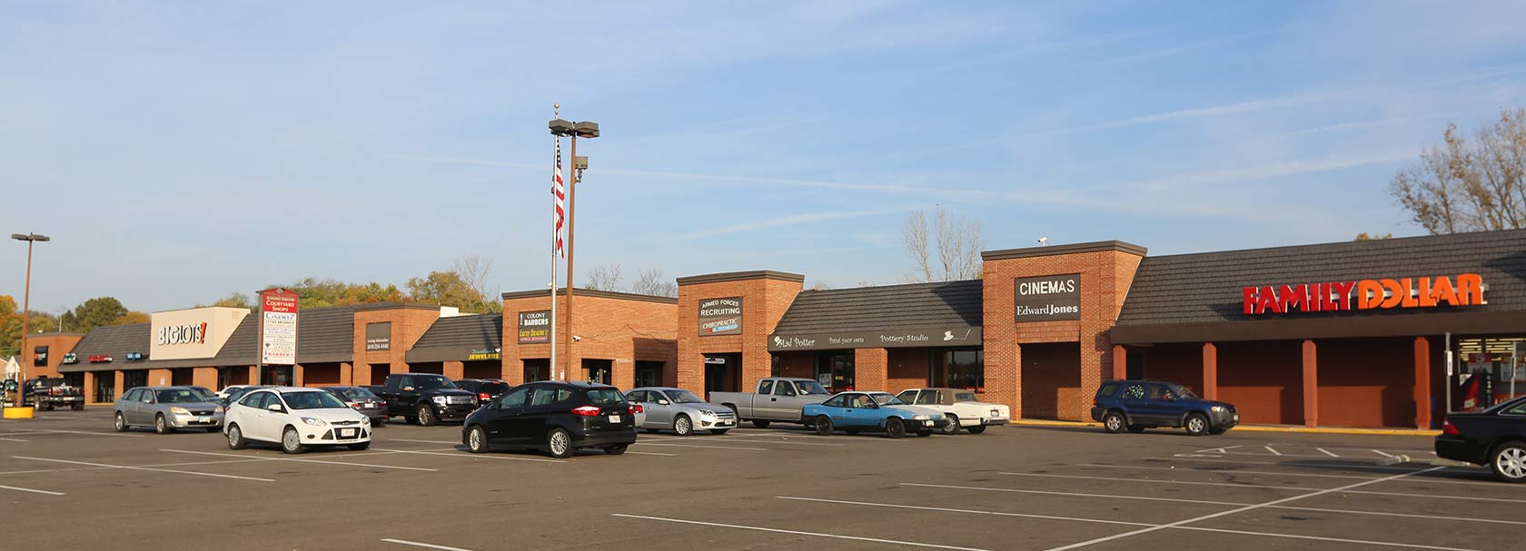 Street-level view of Colony Square Shopping Center in Lebanon, Ohio owned and managed by The Leathery Company.